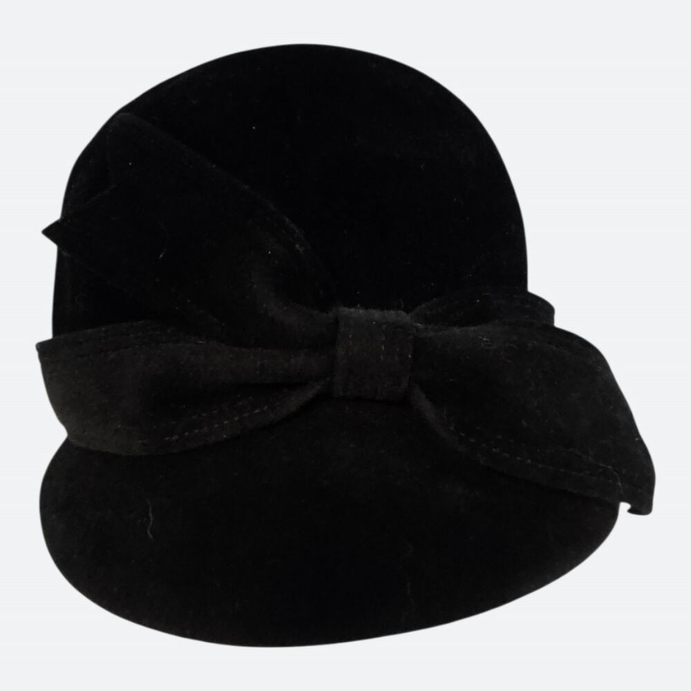 Vintage 1950s Evelyn Varon Exclusive Black Velvet Cloche Hat Bow